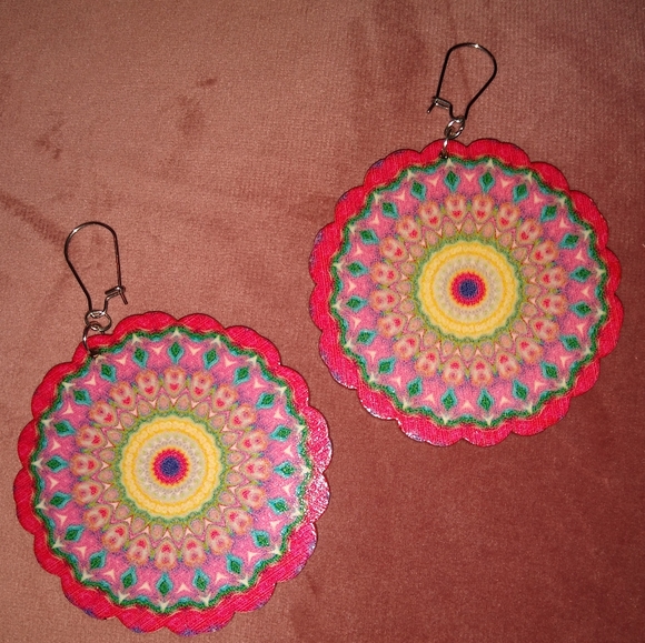 Wooden Flower Bohemian Round Wood Mandala Earrings Hot Pink Yellow New - Picture 1 of 9